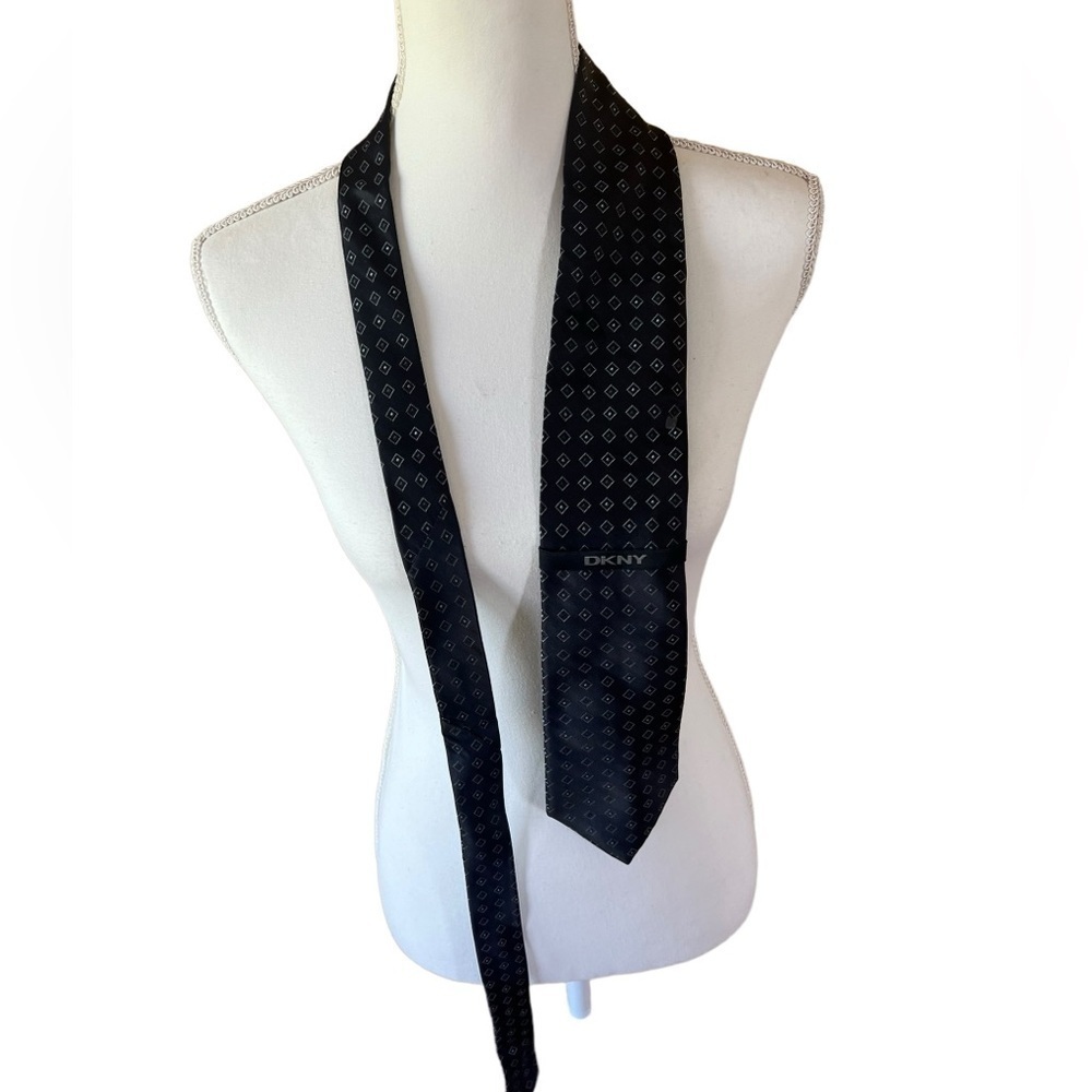 NEW DKNY Black Silk Tie with Small Diamond‎ Pattern